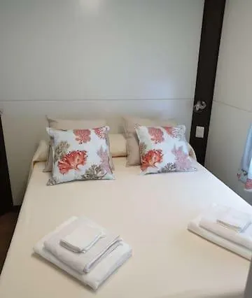 Tintero House Boat شقة